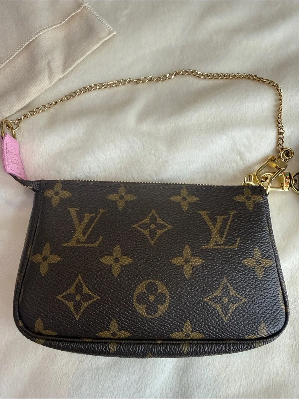 Louis Vuitton Crossbody Pink Vivienne Holiday Limited Edition Mini Pochette - Picture 5 of 10